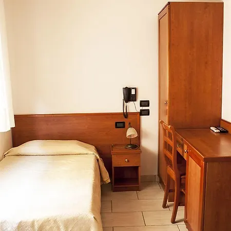 Bed & Breakfast B&B Centrale Affittacamere 4*