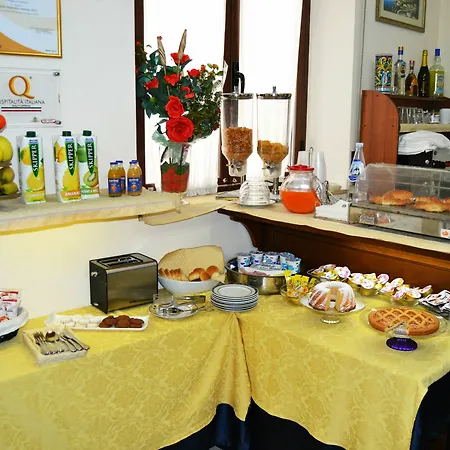 B&B Centrale Affittacamere Bed & Breakfast 3*