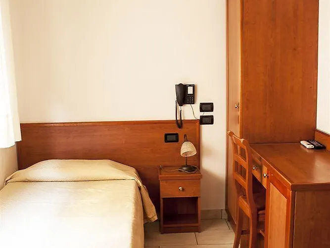 Bed & Breakfast B&B Centrale Affittacamere 4*